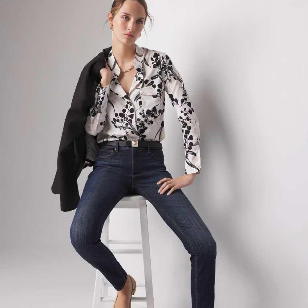 White House Black Market Black and White Floral Blouse Size XS - Picture 3 of 12